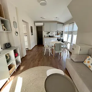 https://dockview-atelie.burgashotels.net